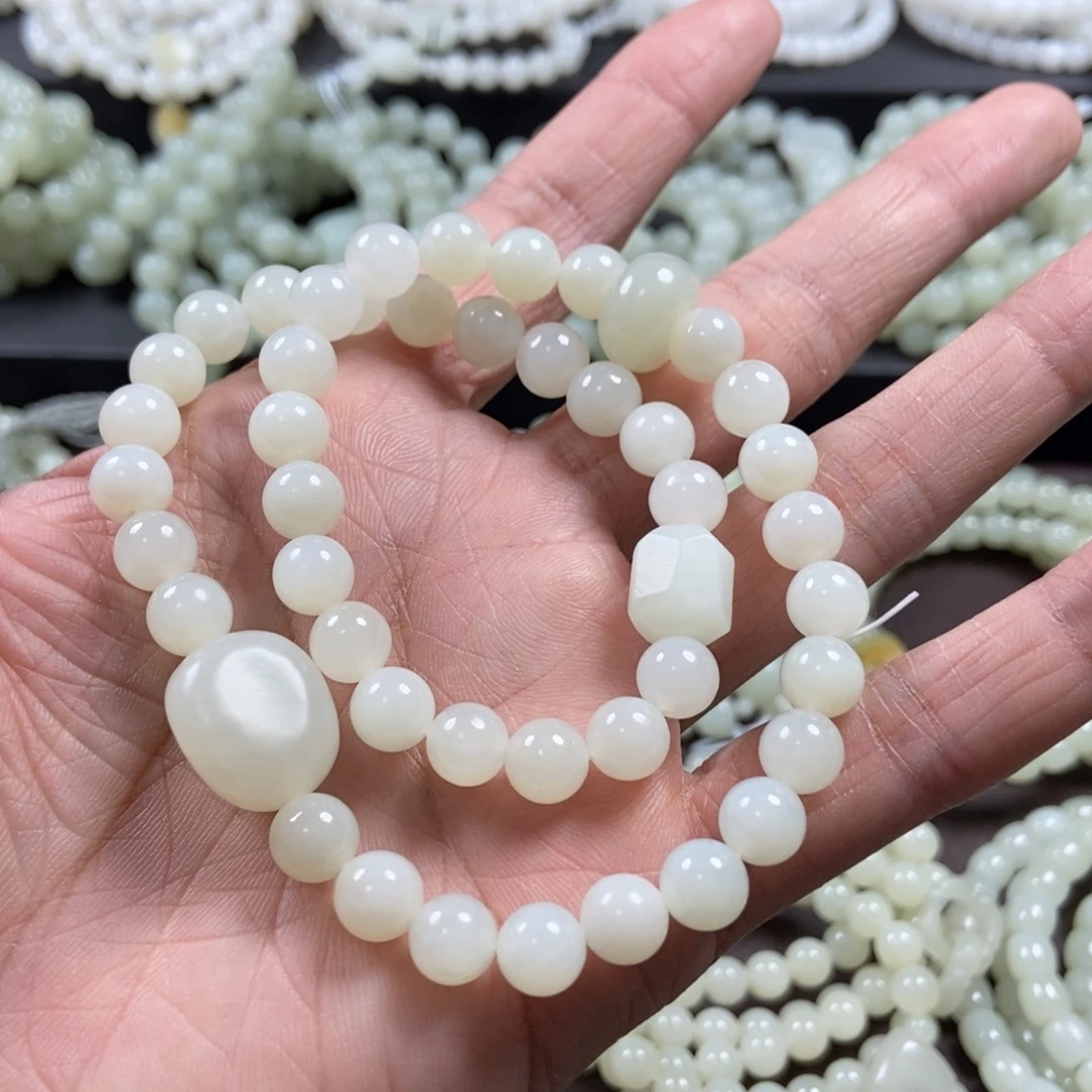 和田玉未镶嵌把件