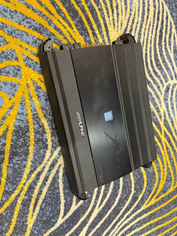 8成色 车载低音功放，阿尔派MRX-M110单路。
