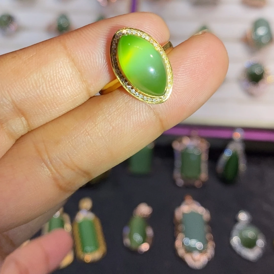 和田玉（碧玉）颈饰18K金镶嵌