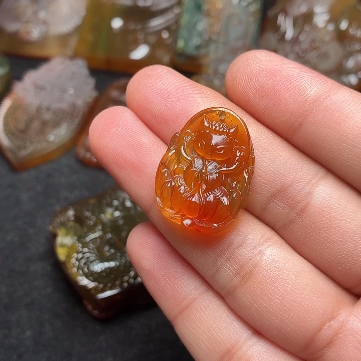 琥珀未镶嵌颈饰89