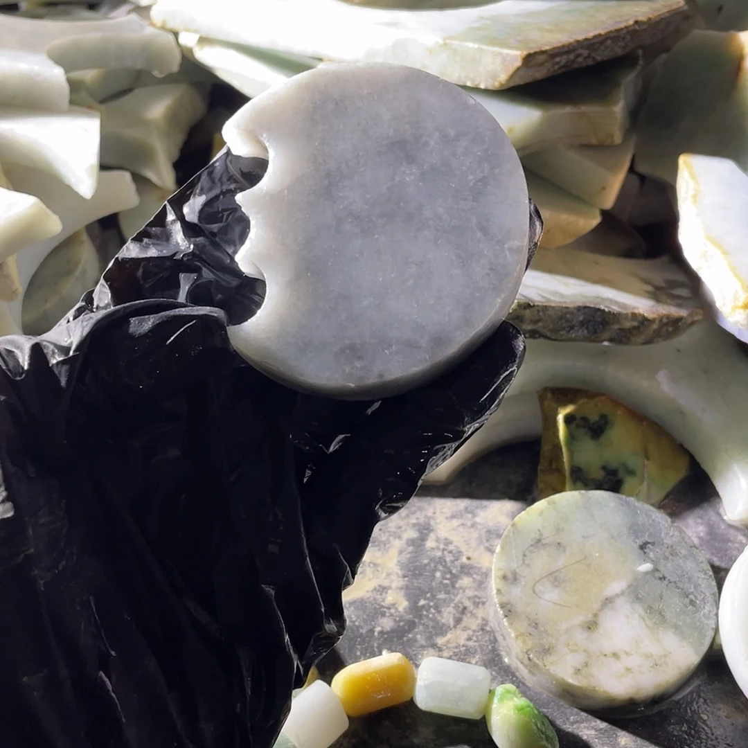 翡翠挂件未镶嵌定制翡翠毛料片料