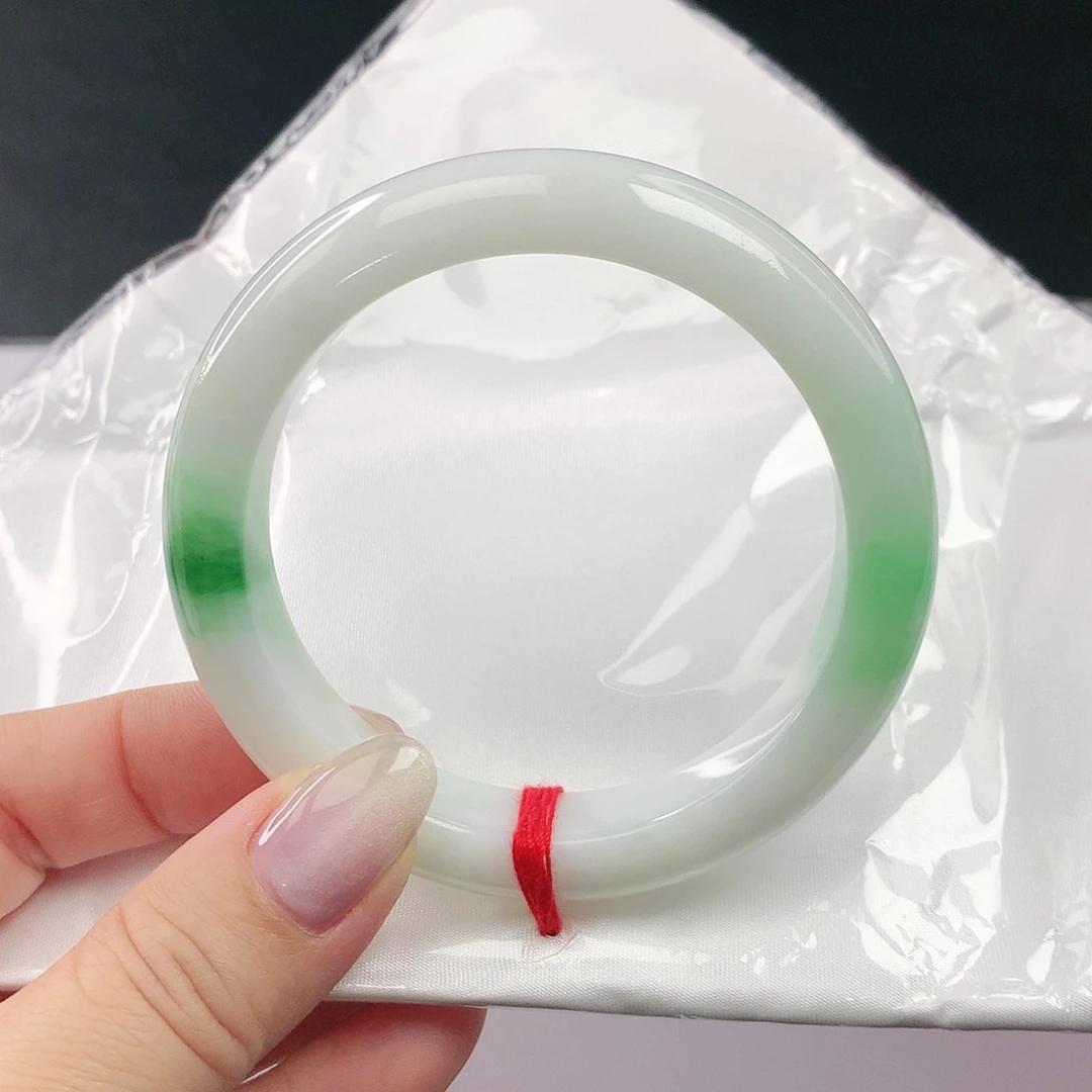 翡翠手镯未镶嵌翡翠135