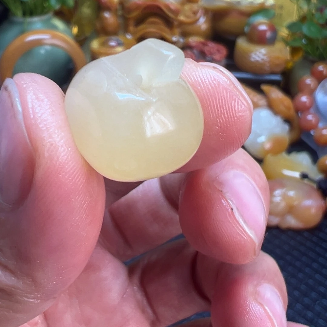 石英质玉未镶嵌颈饰