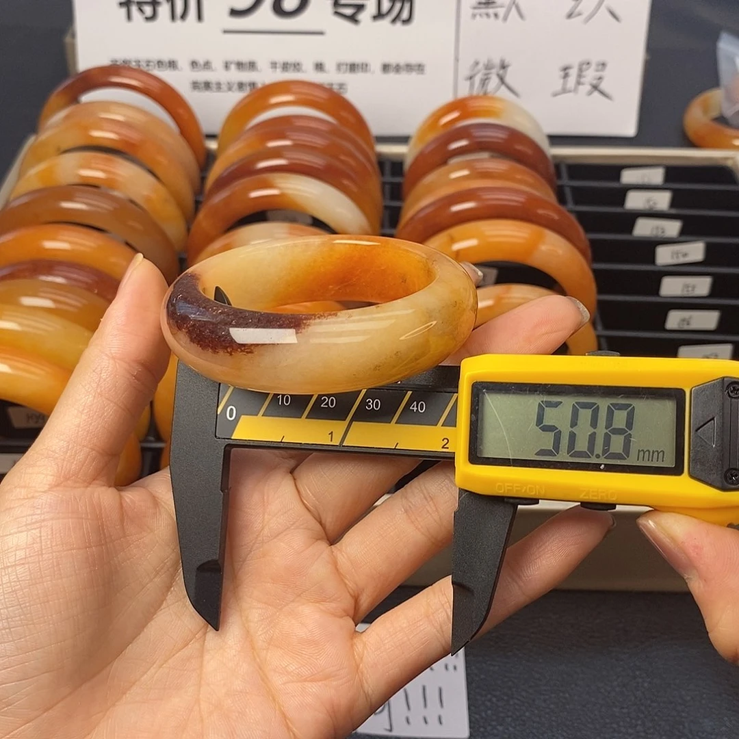 未镶嵌石英质玉（黄龙玉）手镯148号茄子山金沙老油红如血黄龙
