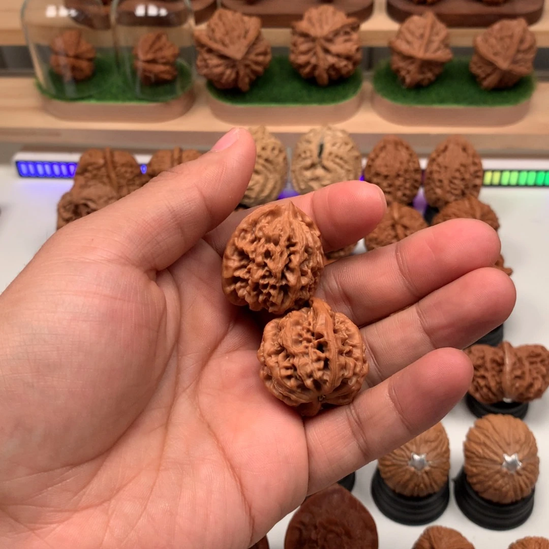 【闪购商品】吊坠文玩核桃开***子隐隐约约