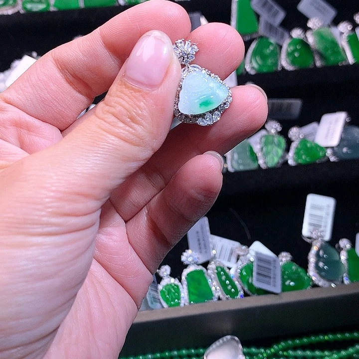 【闪购商品】颈饰银S925镶嵌翡翠