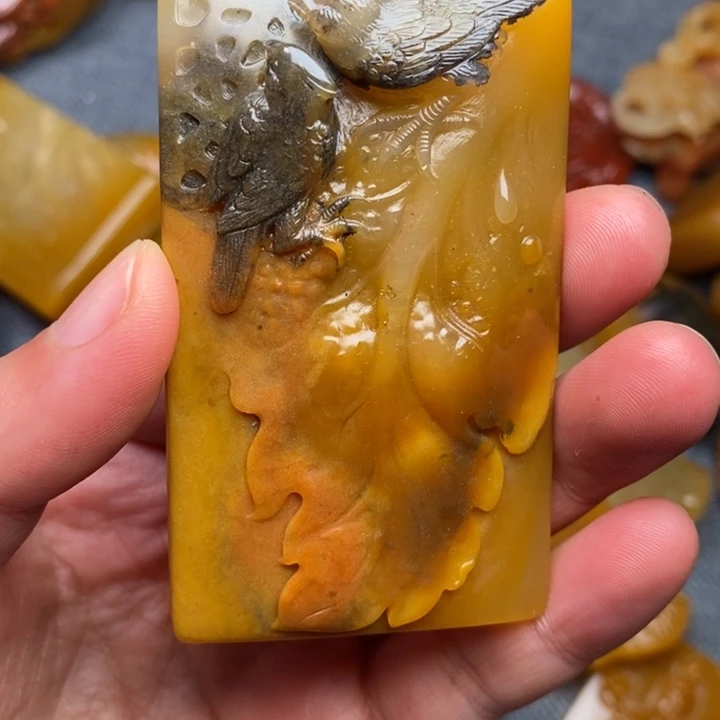 石英质玉（黄龙玉）合金颈饰