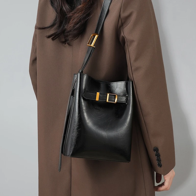 包包2025新款包包女包水桶包新夏单肩包真皮大容量托特大包箱包小