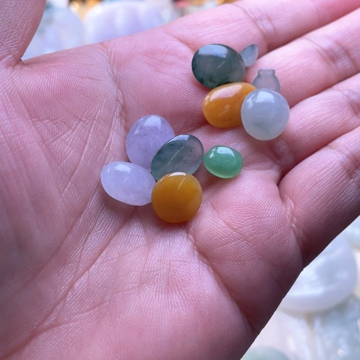 翡翠未镶嵌颈饰别****凸蛋面