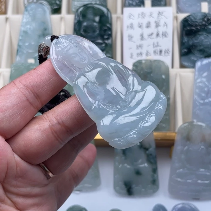 翡翠未镶嵌颈饰观音