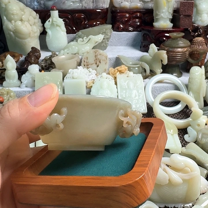 传***奇瓷片新号开播瓷盘一件