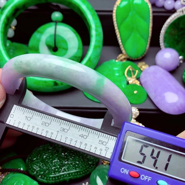 翡翠未镶嵌手镯A货