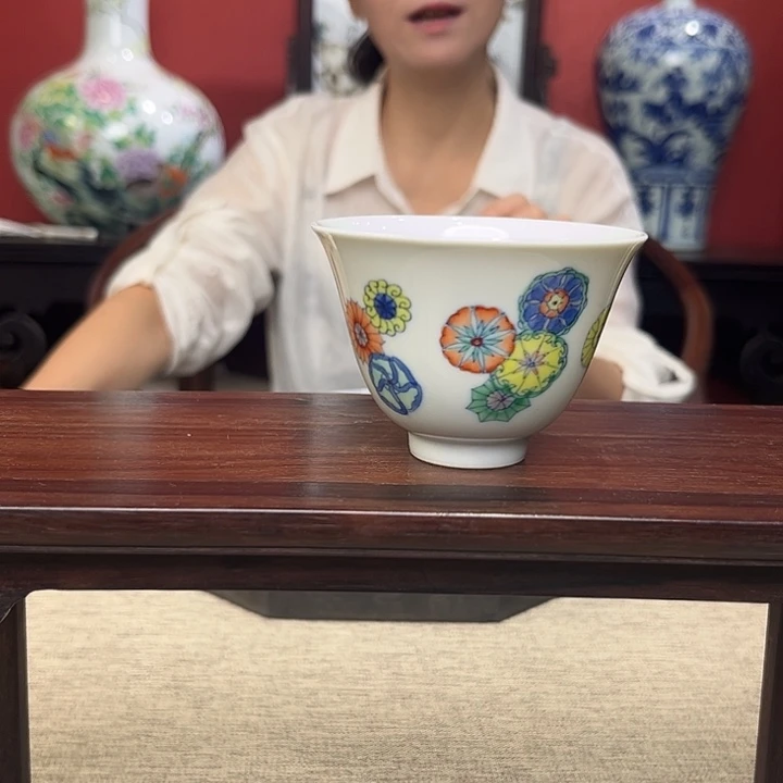 杯子斗彩皮球花纹杯子