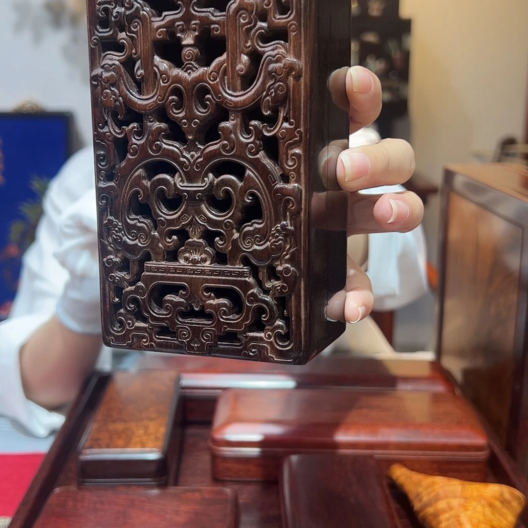 红酸枝木类成套家具大红酸枝龙文盒