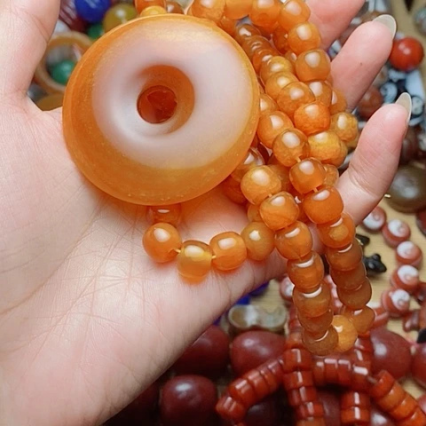 郑***贵玛瑙/玉髓合金珠宝半成品