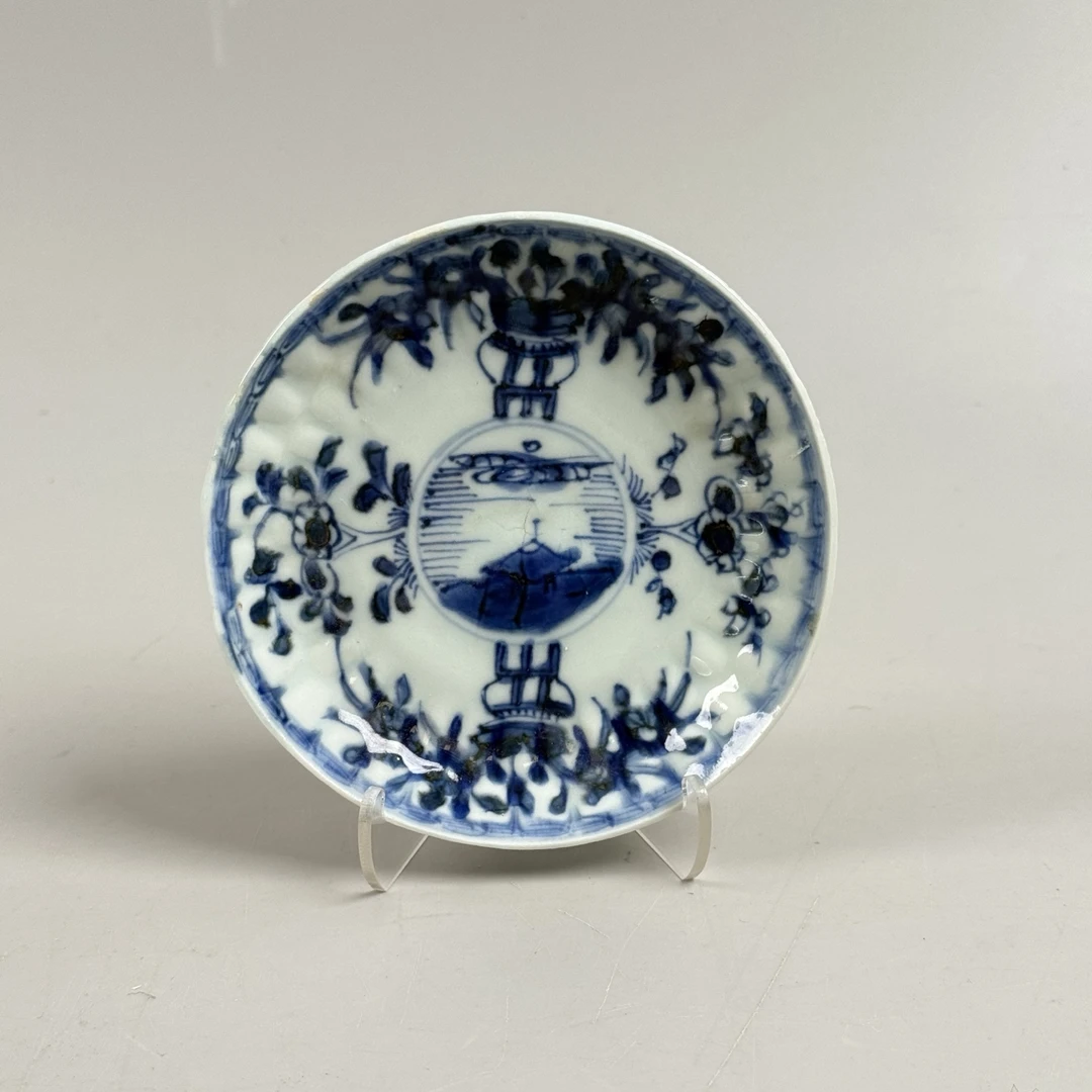 25072262清康熙青花博古花卉纹碟 口径11.7cm A02491