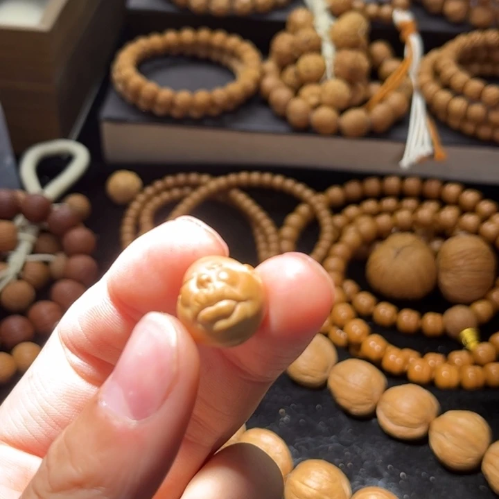 阅***️猴头核桃吊坠别说话吻我