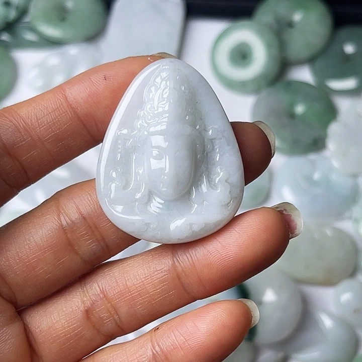 翡翠未镶嵌颈饰观音头