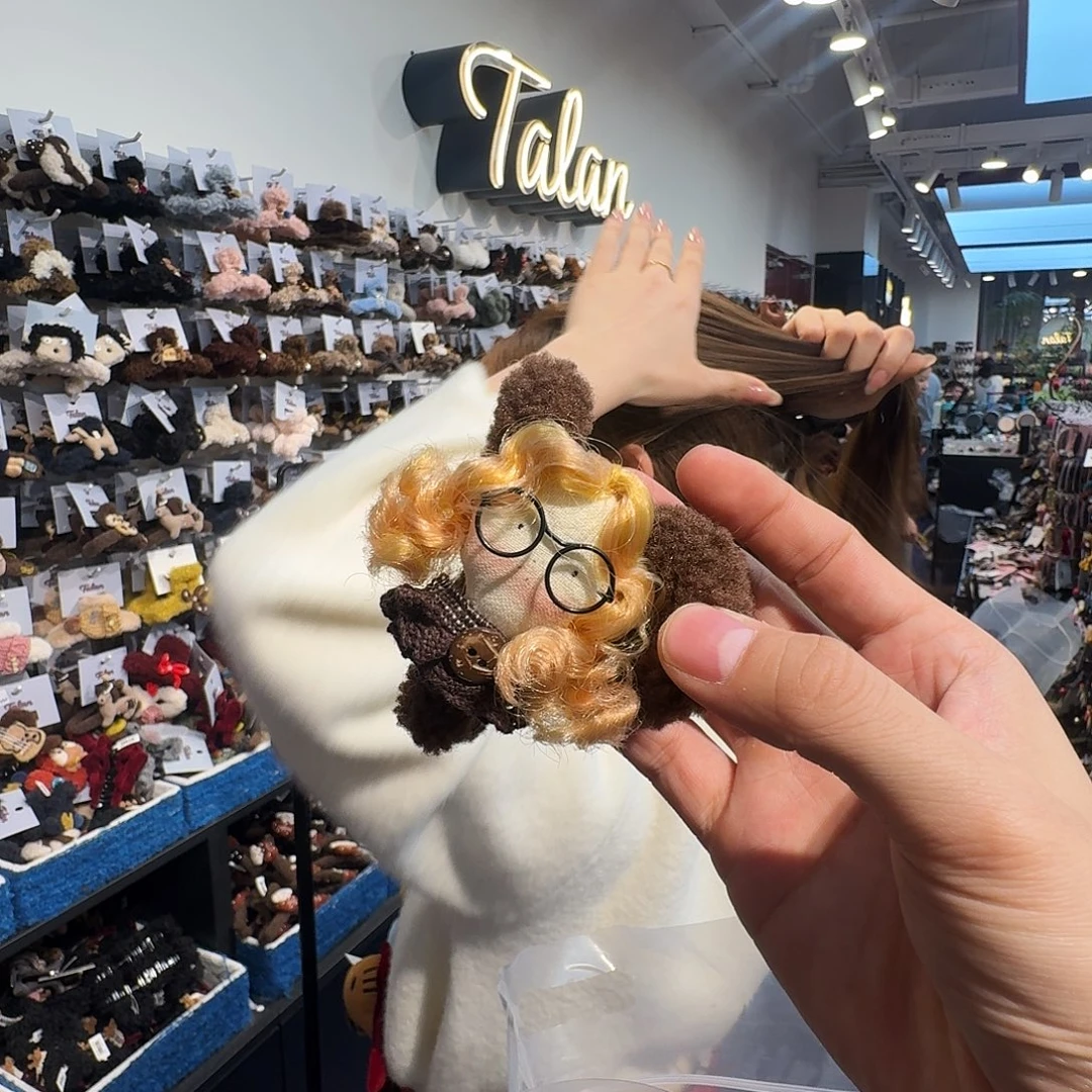 布艺非金属小女孩抓夹