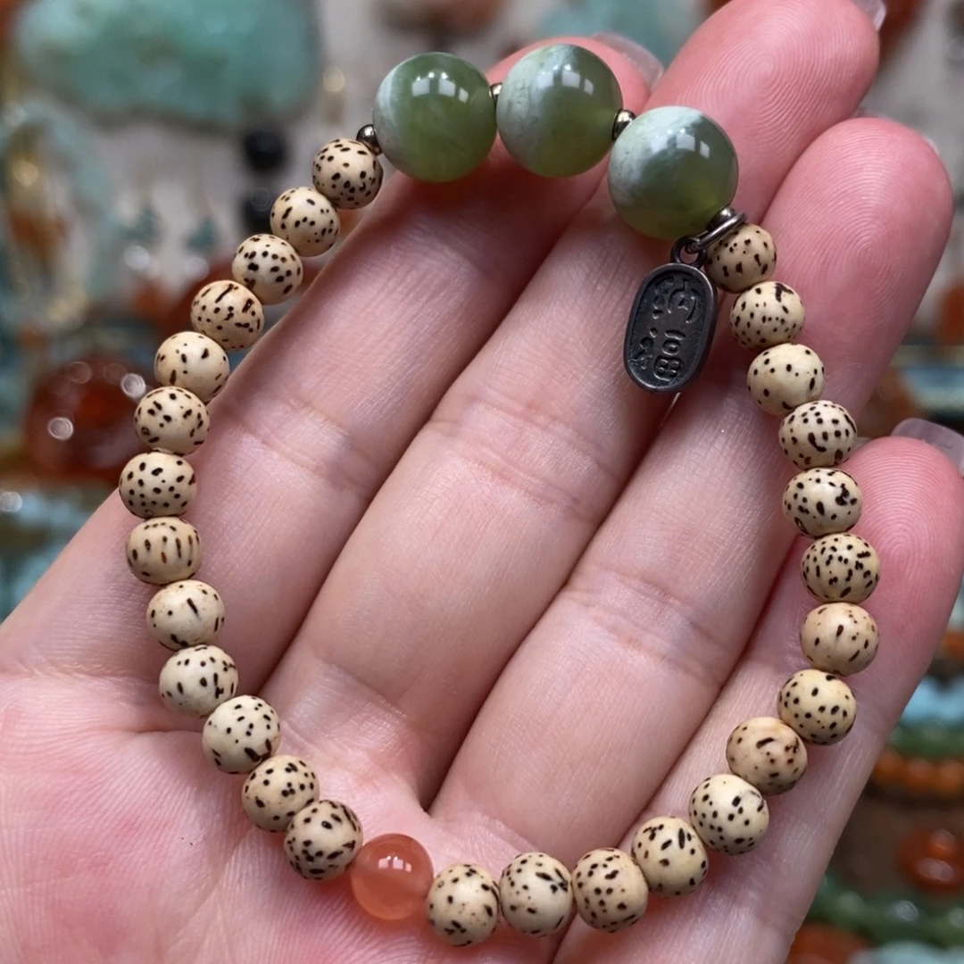 未镶嵌蛇纹石玉颈饰