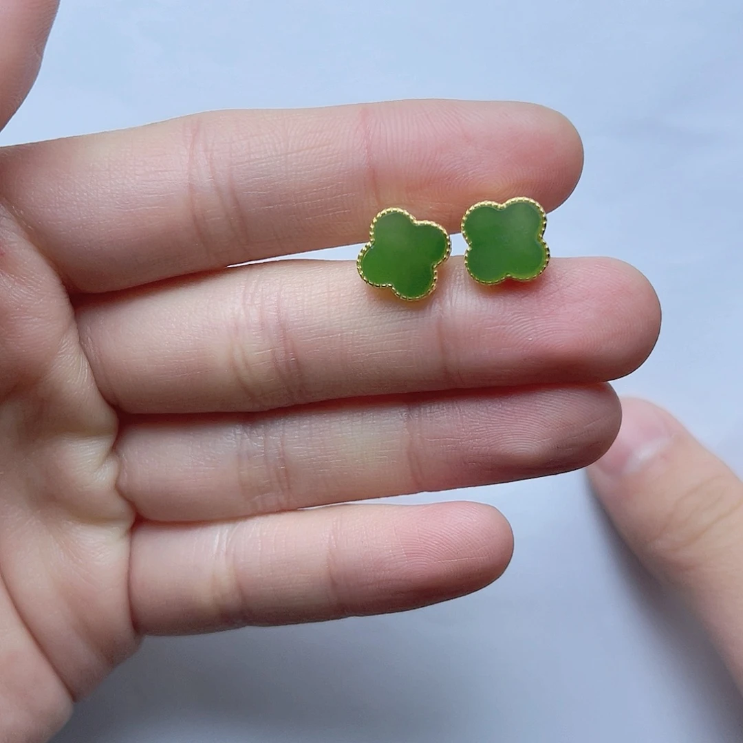 和田玉耳钉。k k银S925镶嵌