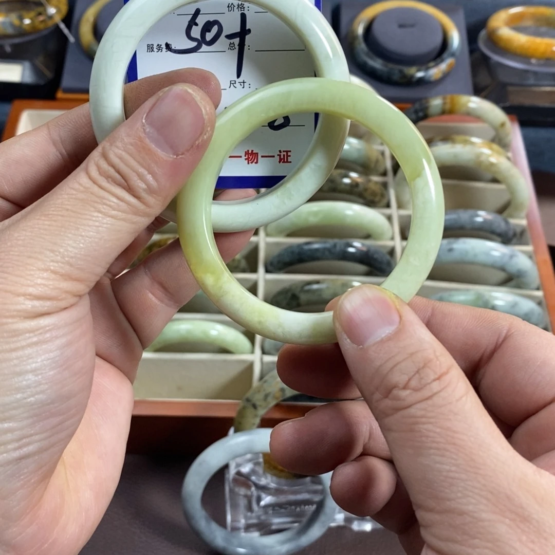 蛇纹石玉手镯未镶嵌内***喵