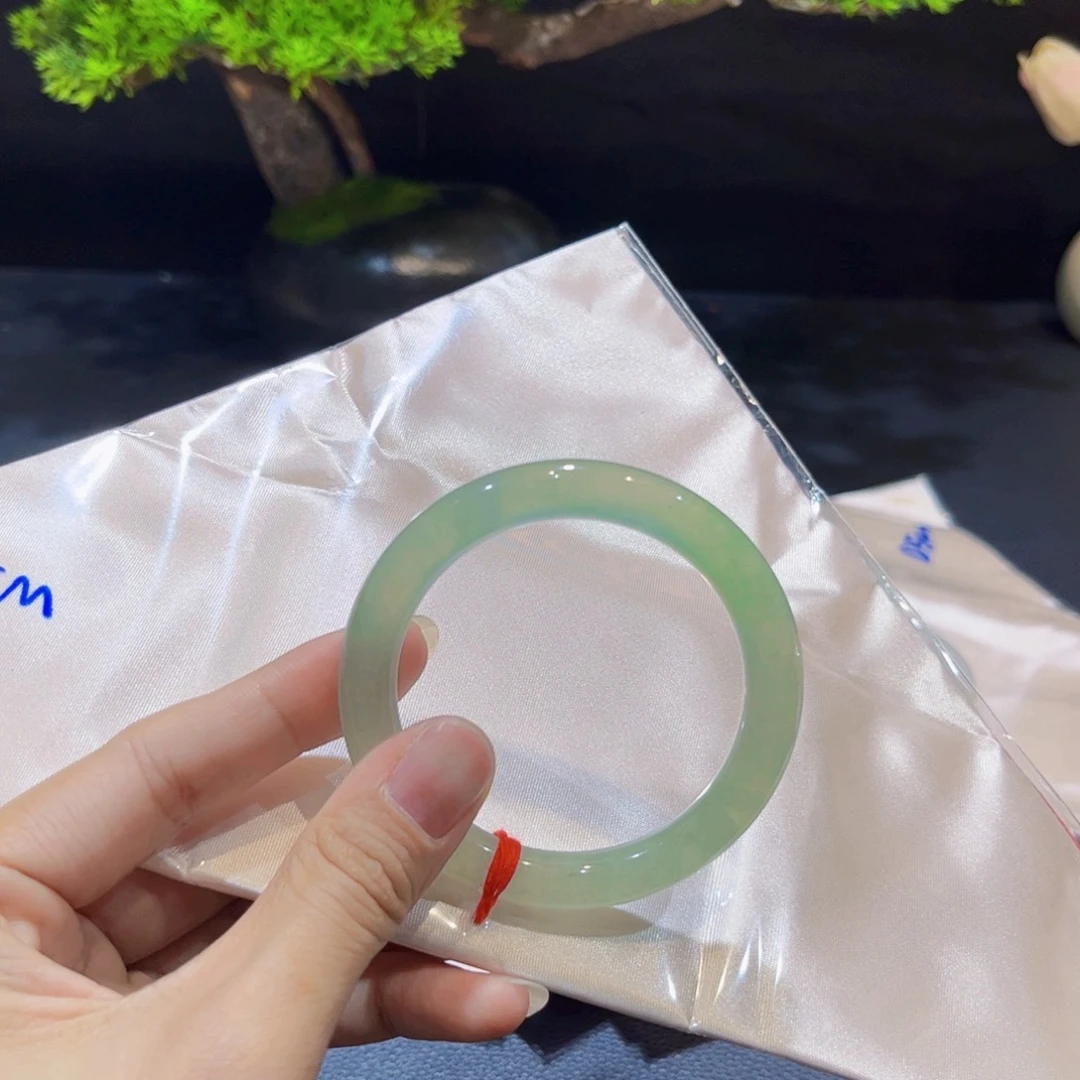 未镶嵌手镯翡翠50