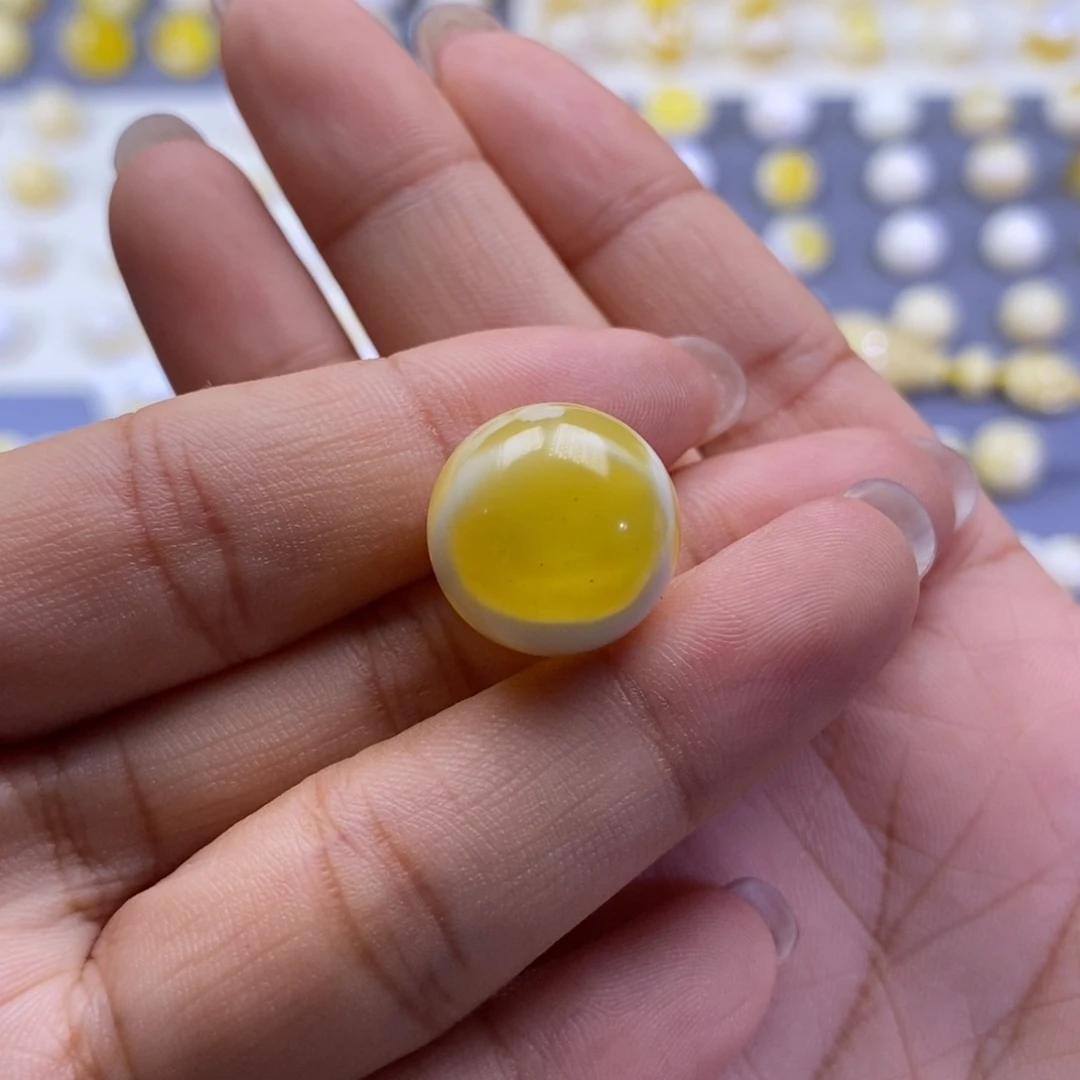 未镶嵌琥珀珠宝奇石折*?有花粉
