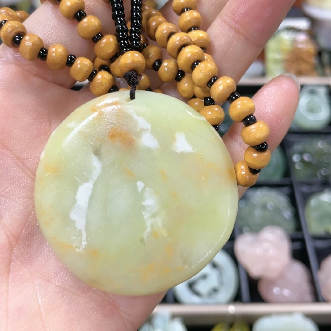 蛇纹石玉颈饰合金