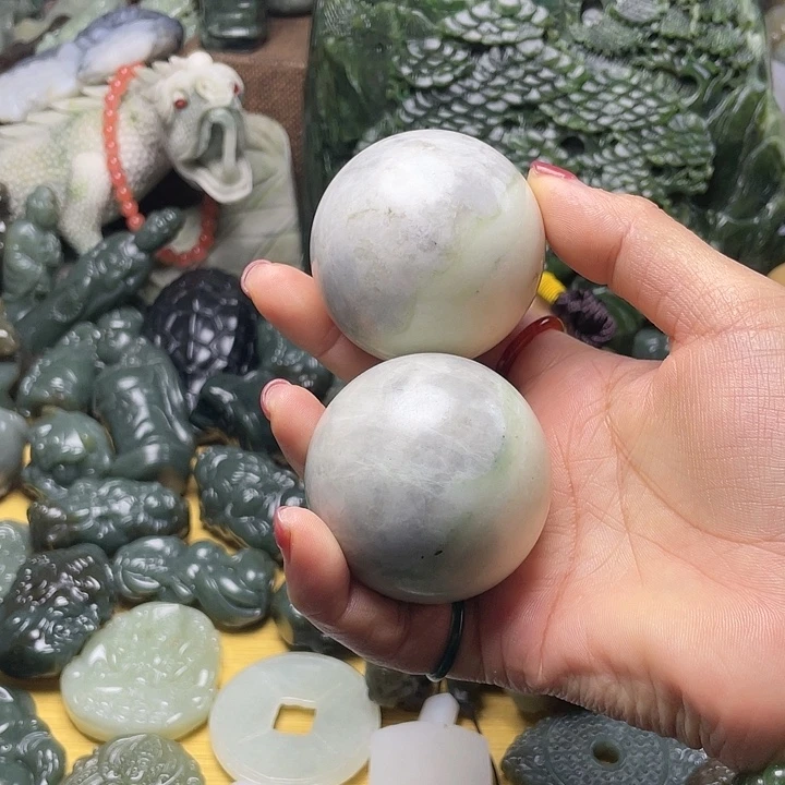 透闪石质玉未镶嵌颈饰