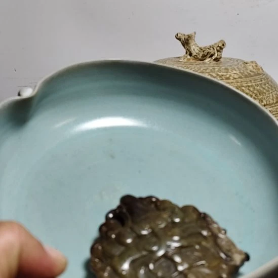 一***瓦汝窑瓷器，完整器一个