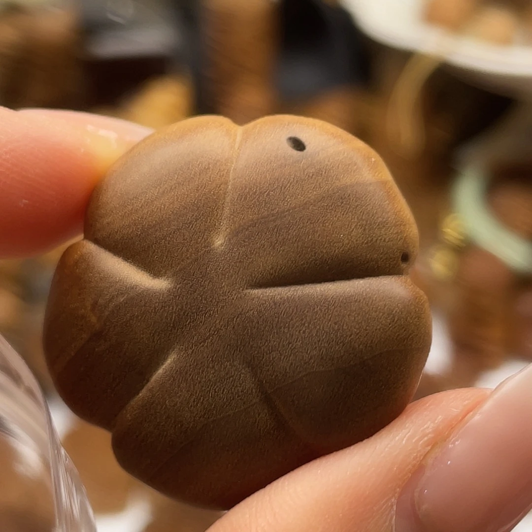 钱***某檀香木瑕疵玫瑰花