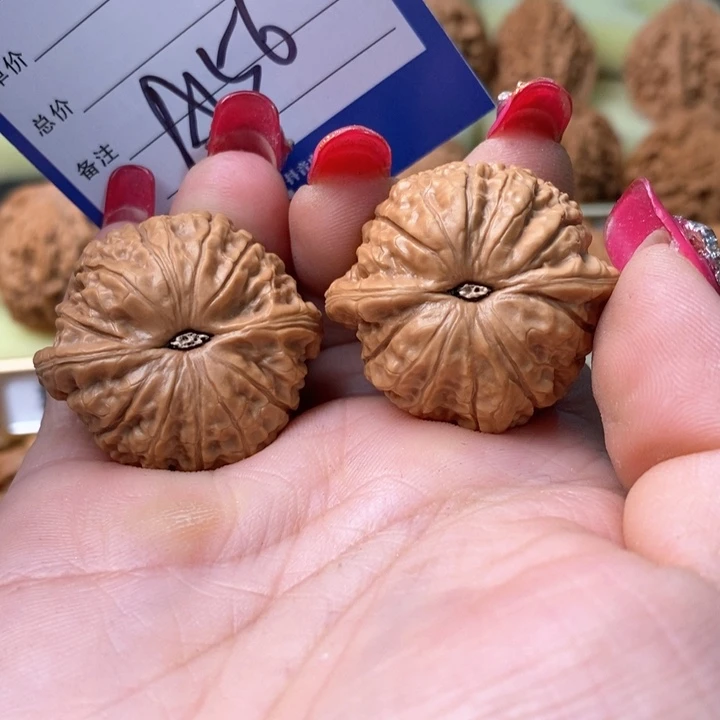 桃核吊坠在**事乾隆莫乾隆