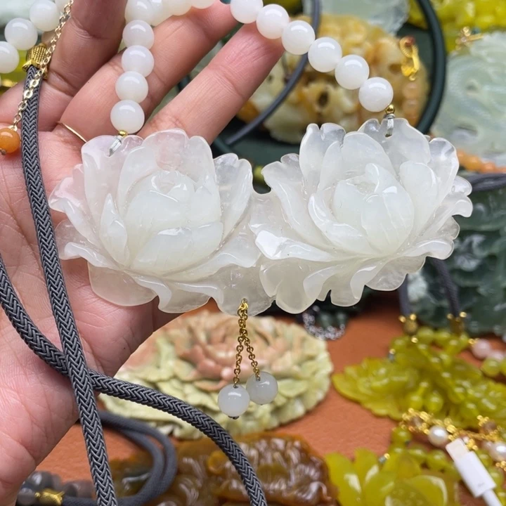 开****蛇纹石玉未镶嵌颈饰