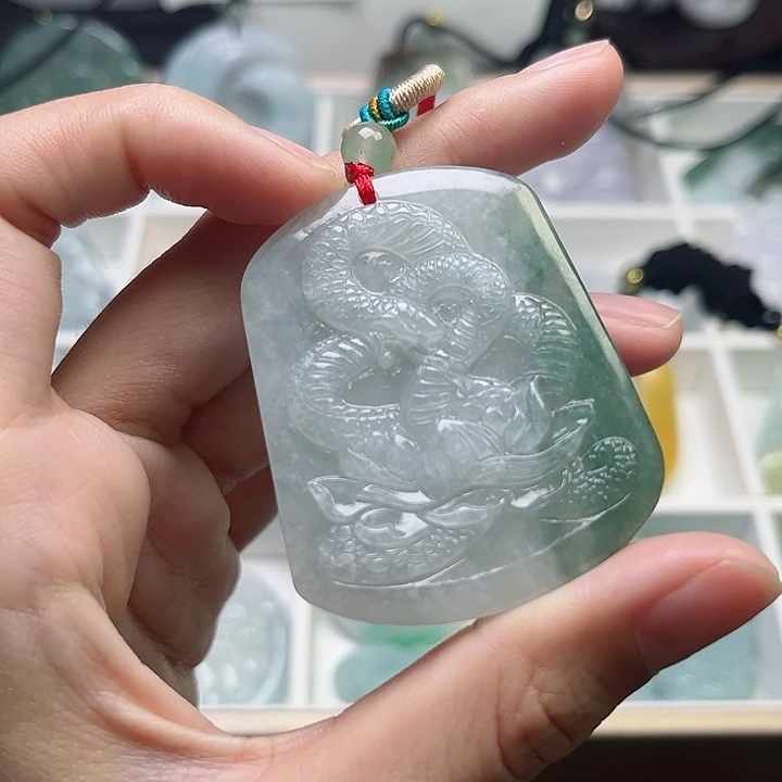 翡翠颈饰未镶嵌翡翠