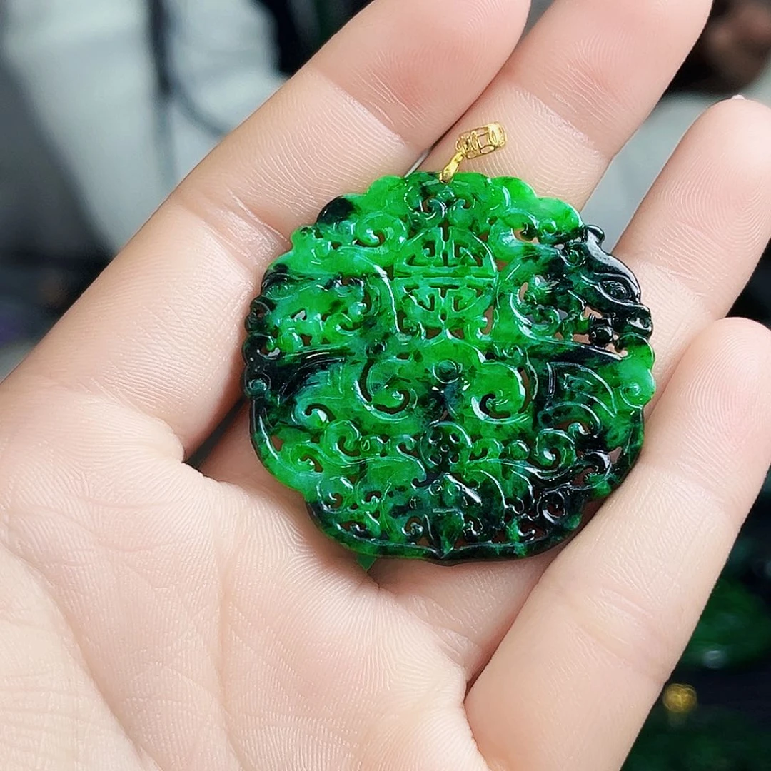 颈饰18K金镶嵌翡翠多样性