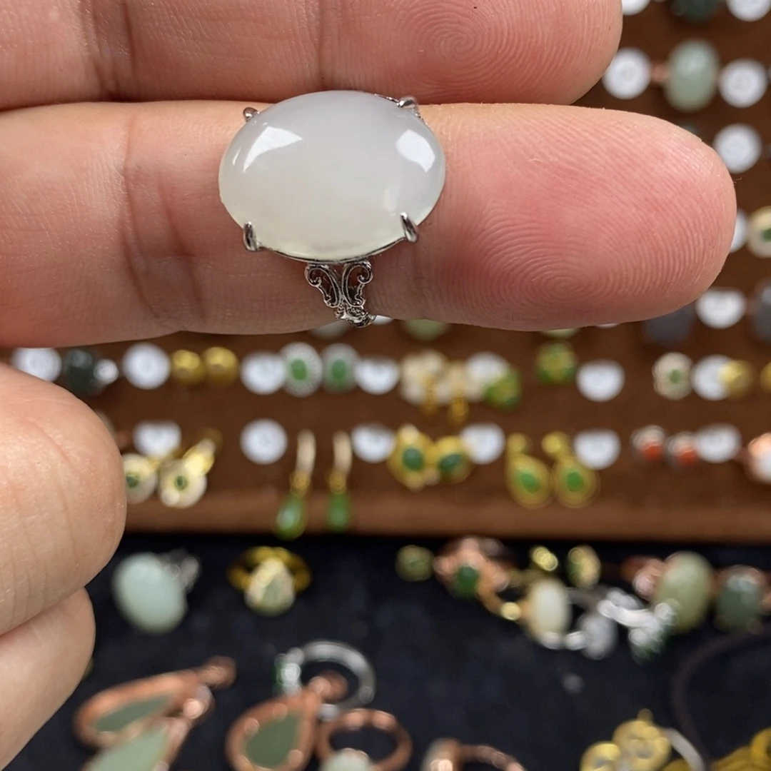 和田玉（青白玉）戒指合金