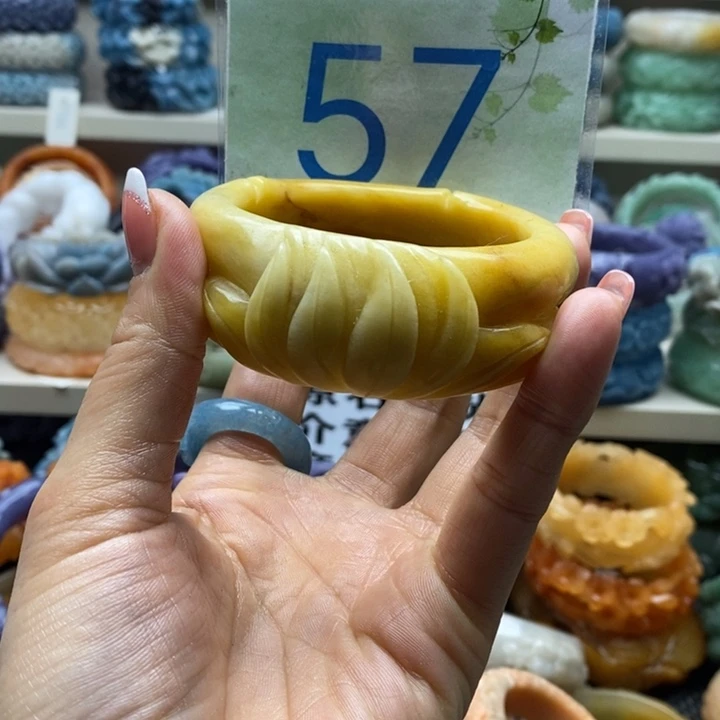 未镶嵌手镯石英岩玉