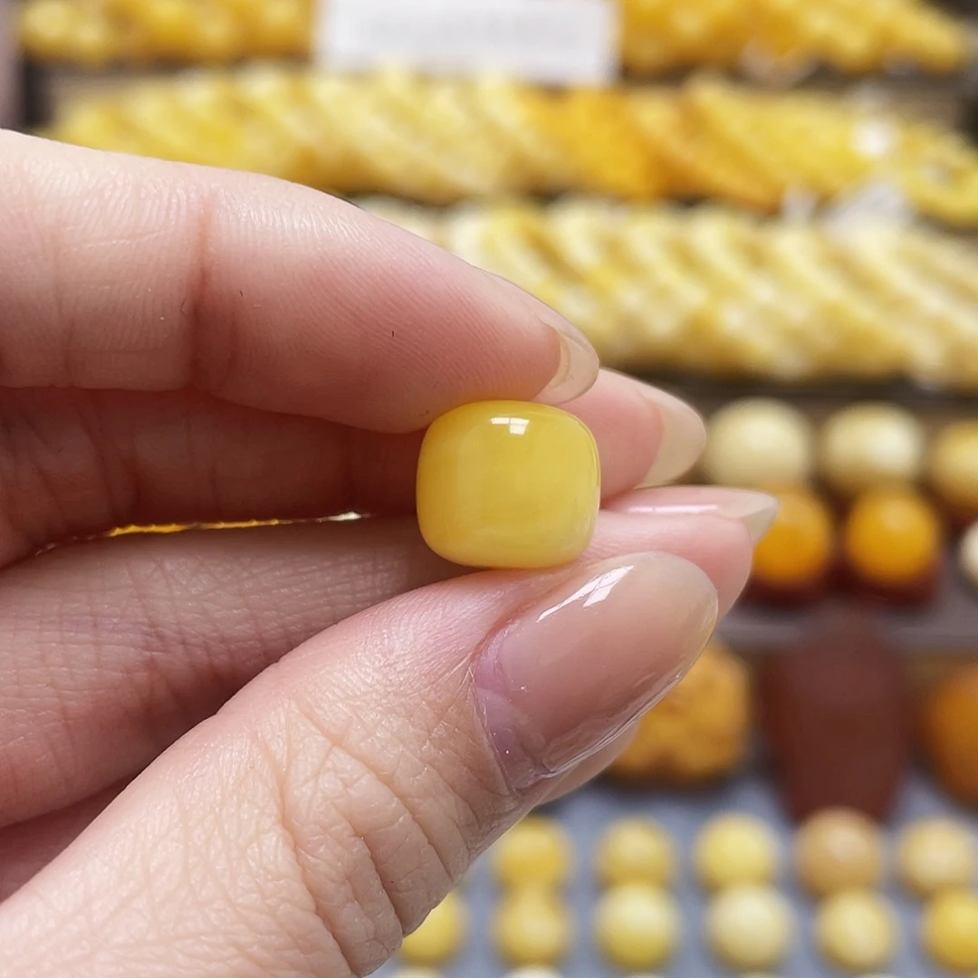 琥珀裸石未镶嵌蜜蜡老型11.7*10.4mm皮色
