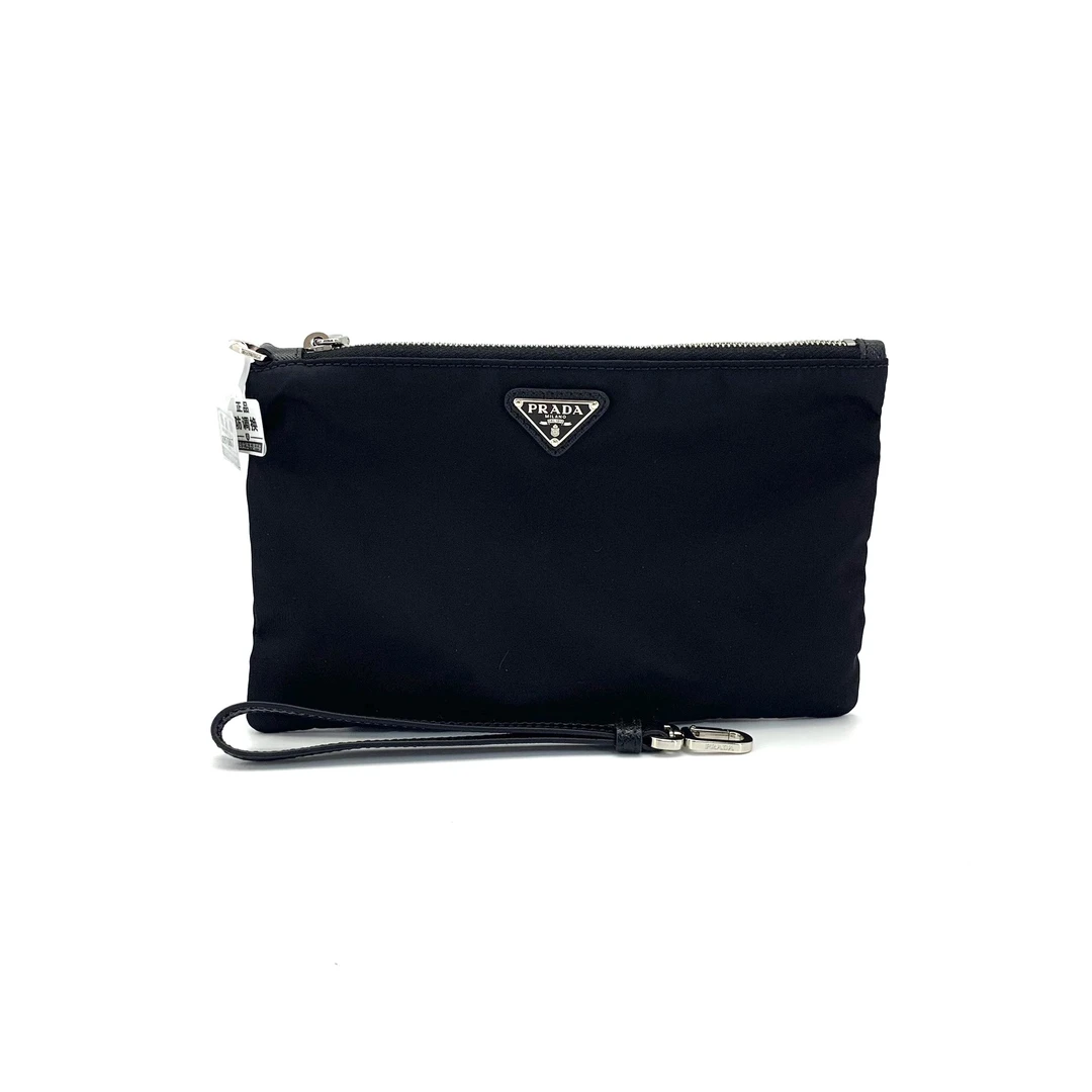 99新 Prada/普拉达 99新闲置品黑色尼龙帆布手拿包 尺寸23/14休闲