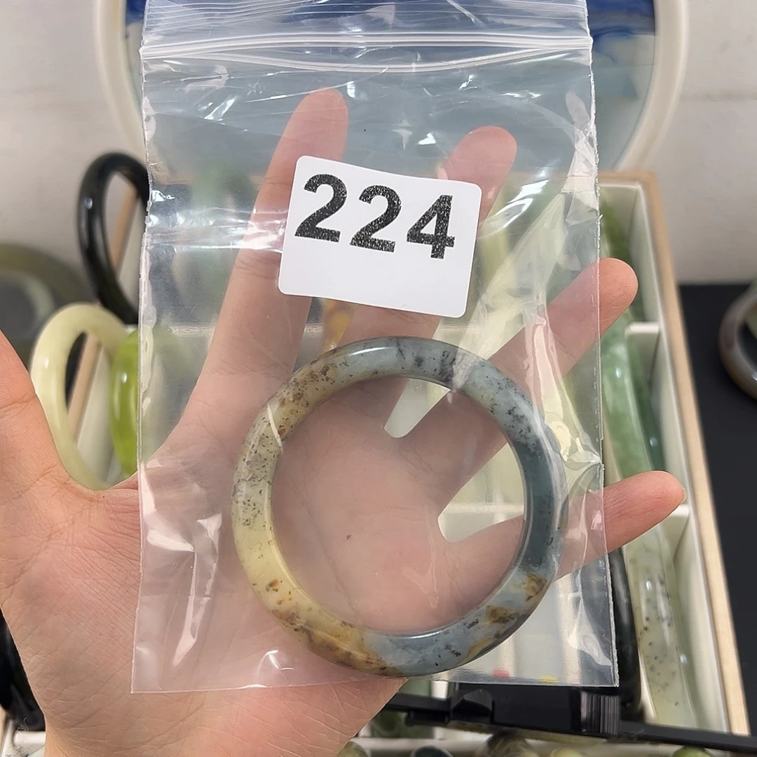 哼***唧蛇纹石玉未镶嵌手镯