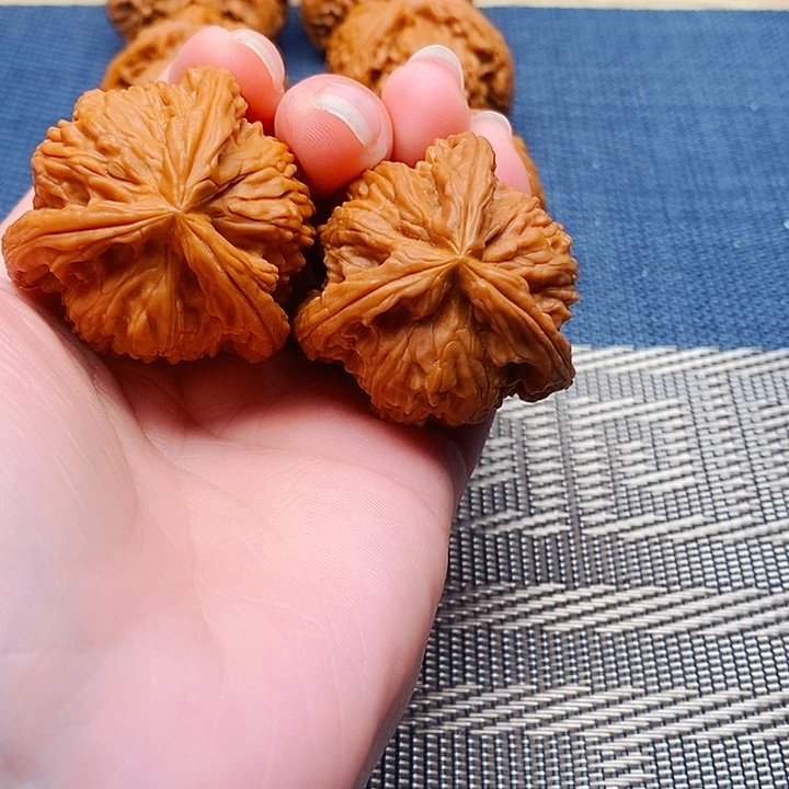 小***出吊坠文玩核桃三棱