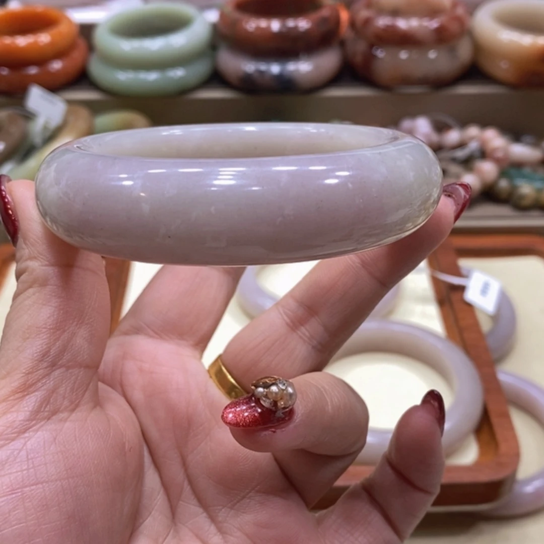 【闪购商品】未镶嵌手镯石英质玉榴*鱼