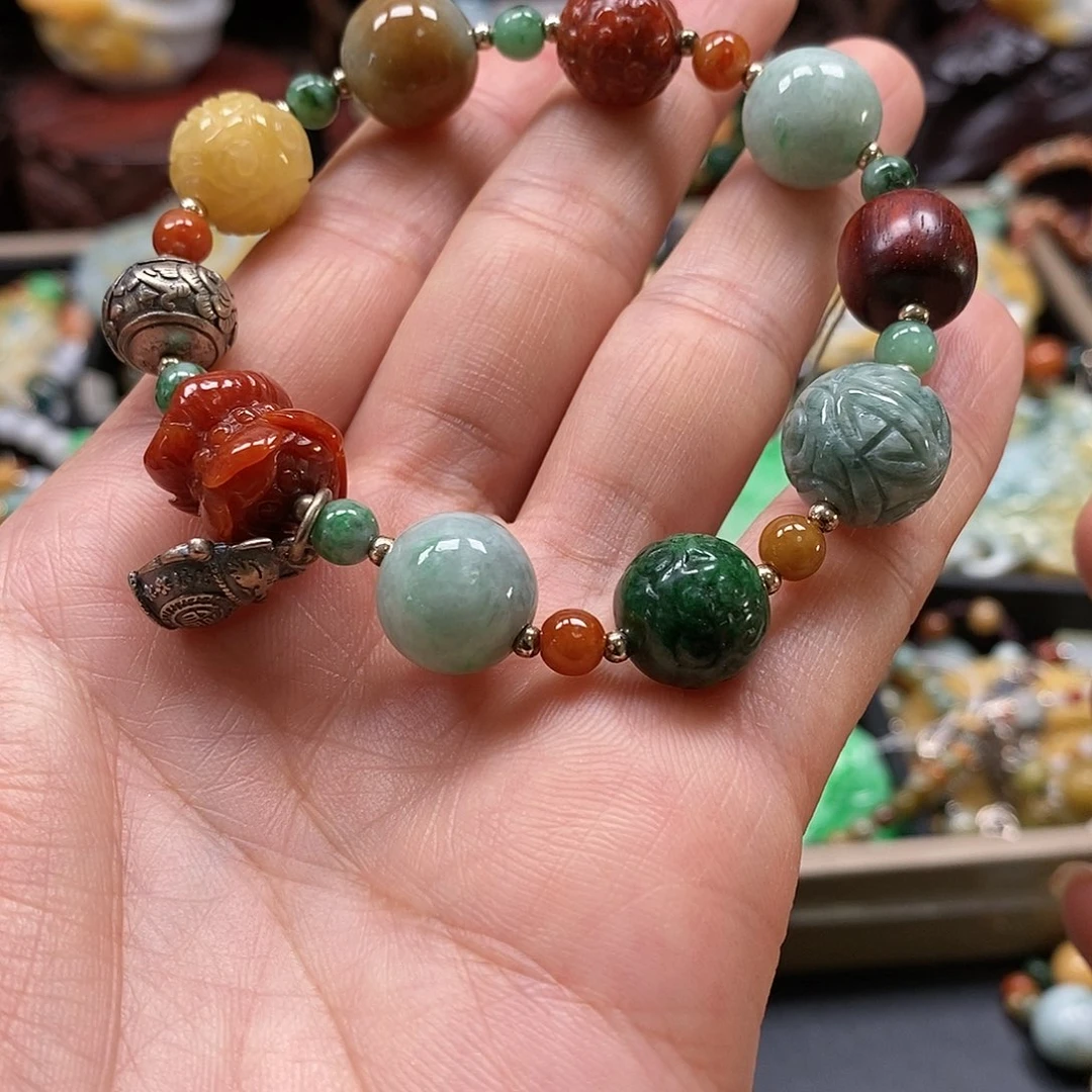 翡翠颈饰未镶嵌翡翠