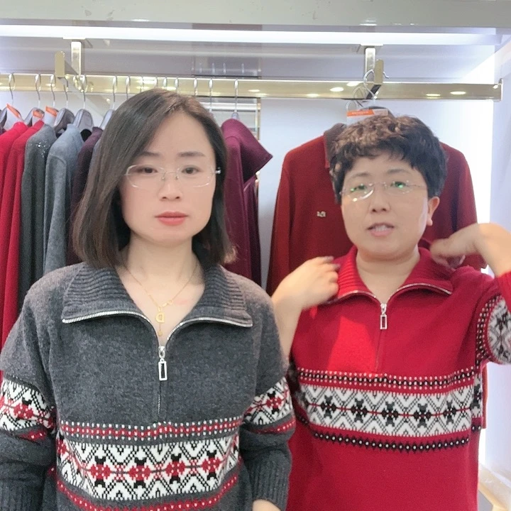 红色和灰色半拉链纯羊毛小衫