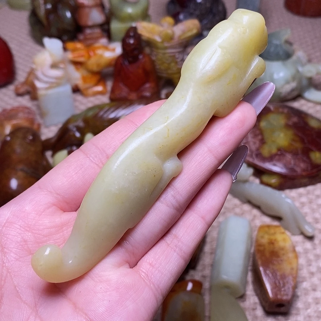 蛇纹石玉足铂镶嵌颈饰