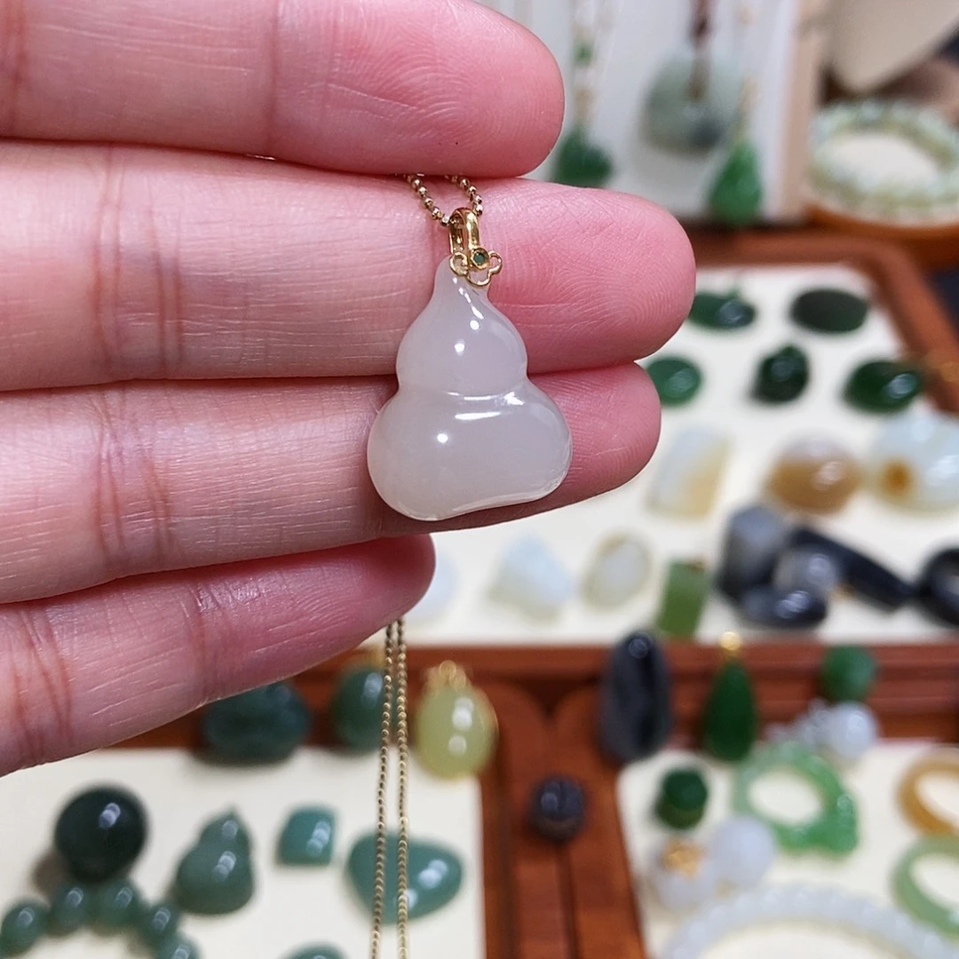 和田玉18K金镶嵌吊坠(赠链)