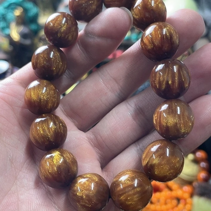 织绣摆件等各种工具的使用