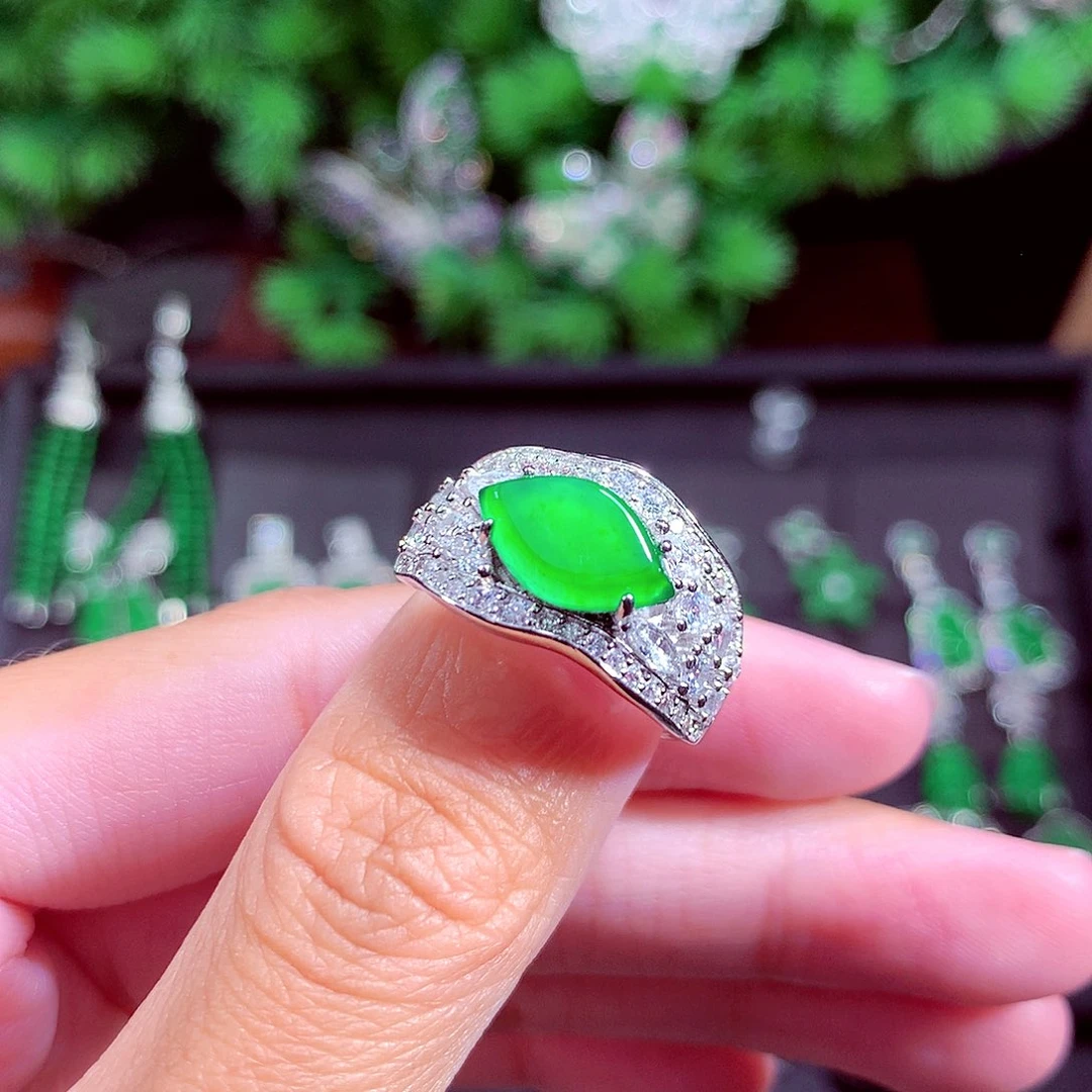 颈饰未镶嵌翡翠天然