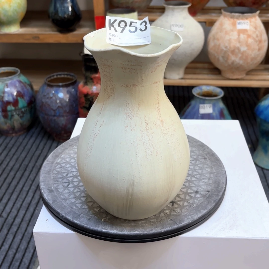 瓶在**方陶瓷瓶口径高度左右